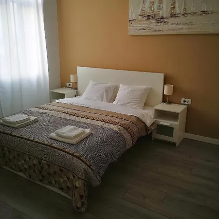 Old Town Apartment *