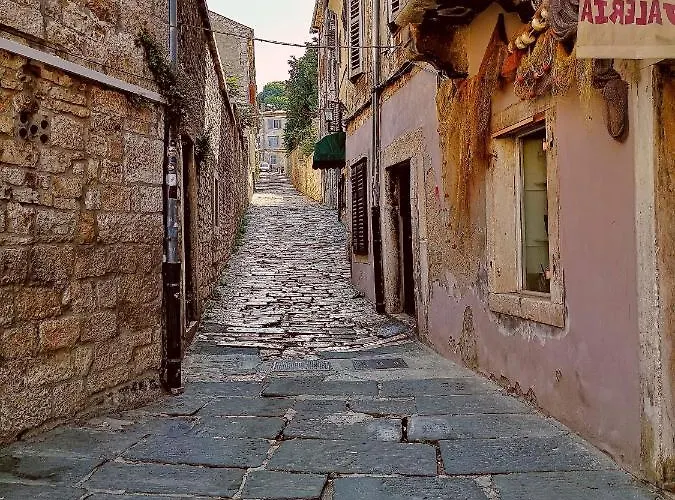 Old Town Apartment *